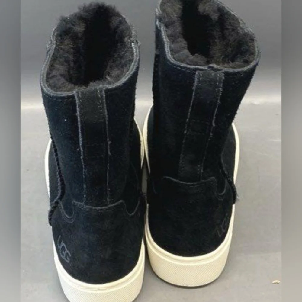 UGG stylish black